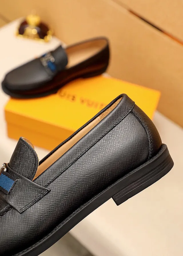 Louis Vuitton LV Loafer Noir Marine Cuir Texturé Boucle Monogramme Loafer 4