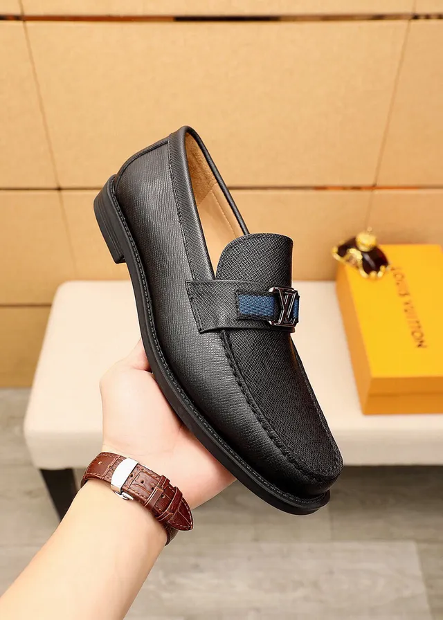 Louis Vuitton LV Loafer Noir Marine Cuir Texturé Boucle Monogramme Loafer 7