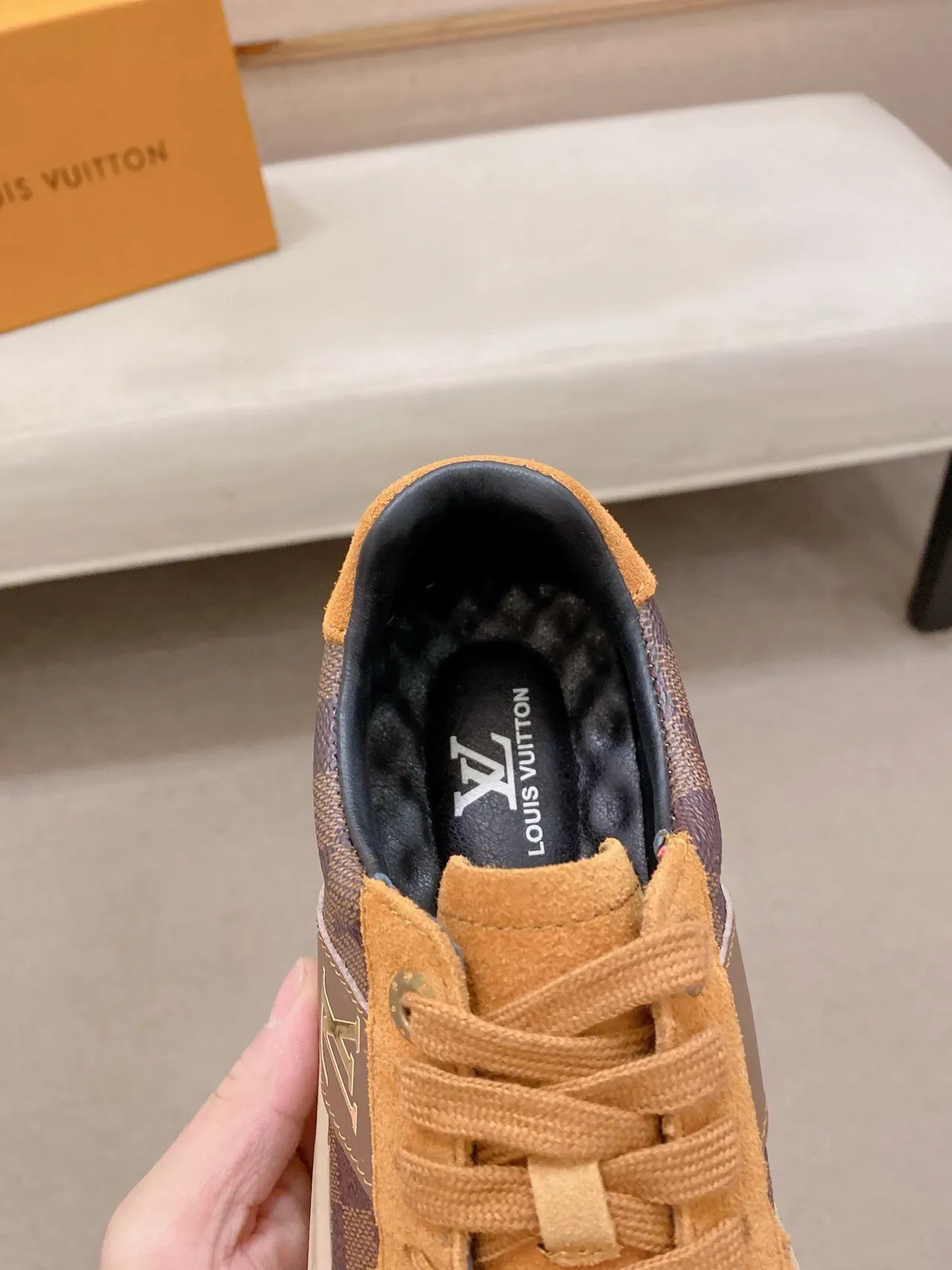 Louis Vuitton LV Trainer Beige Brown Tênis Lifestyle Low-Top Em Camurça E Lona Painelado 4