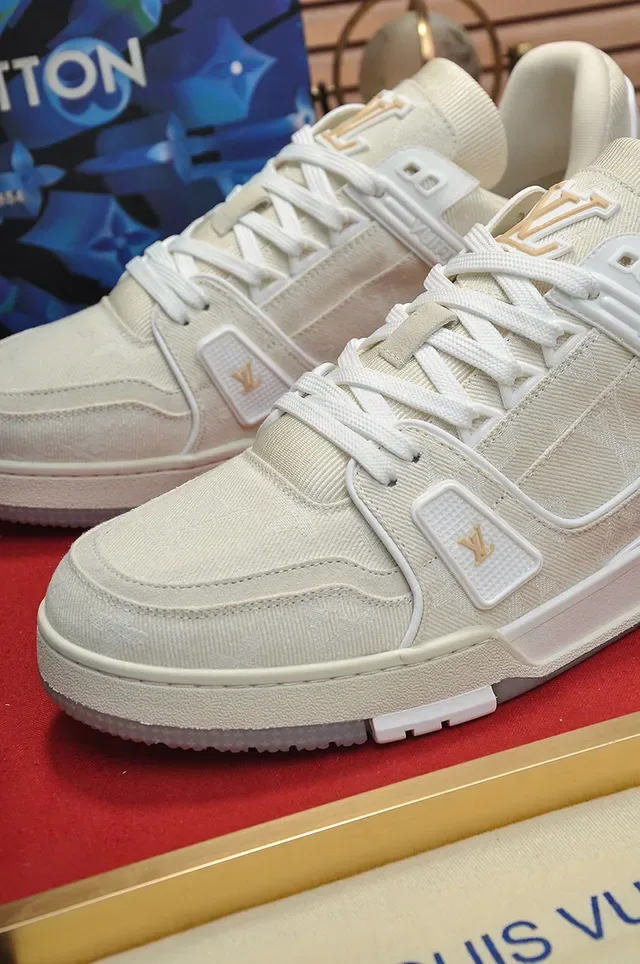 Louis Vuitton LV Trainer Beige Blanc Textile Tige multicouches Semelle intermédiaire Chaussures lifestyle 3