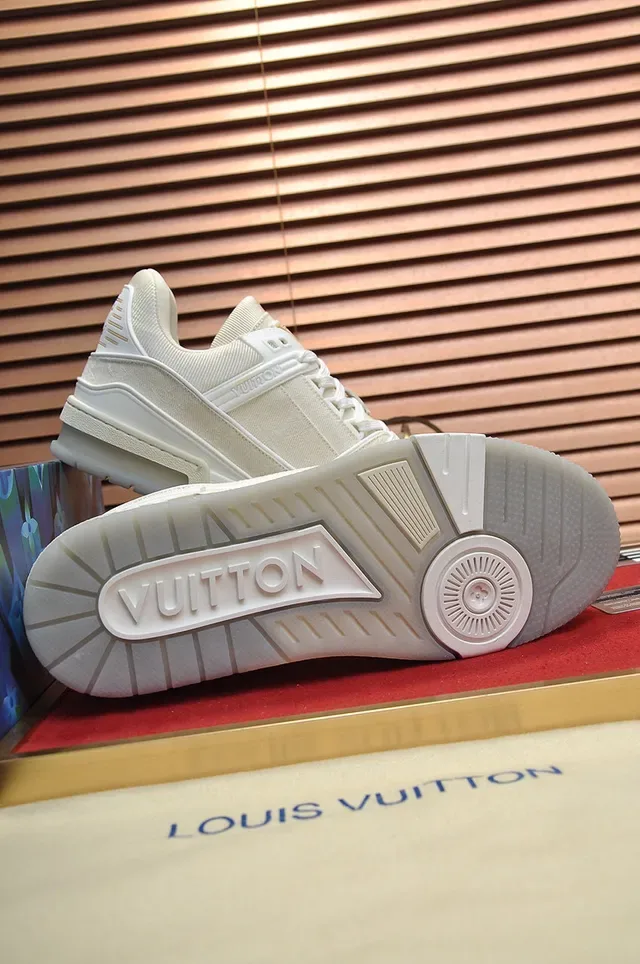 Louis Vuitton LV Trainer Beige Blanc Textile Tige multicouches Semelle intermédiaire Chaussures lifestyle 4