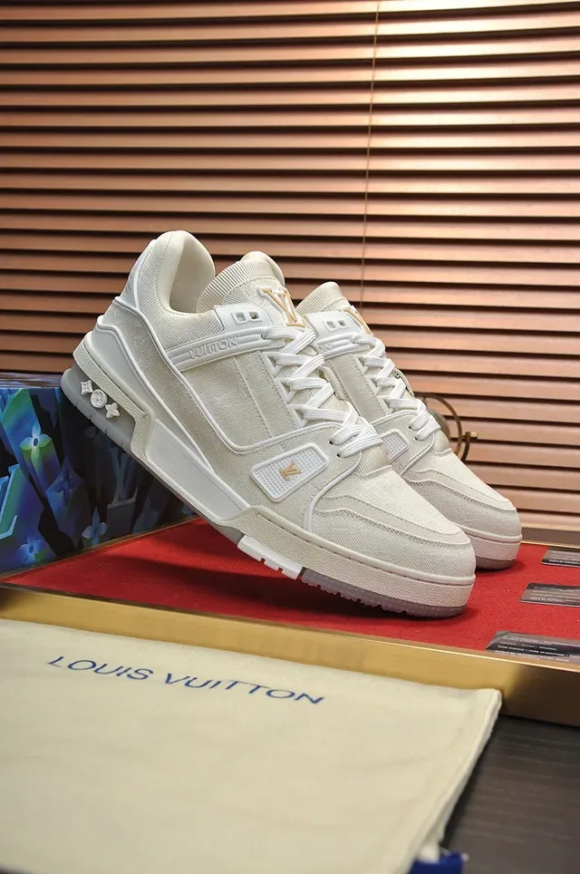 Louis Vuitton LV Trainer Beige Blanc Textile Tige multicouches Semelle intermédiaire Chaussures lifestyle 8