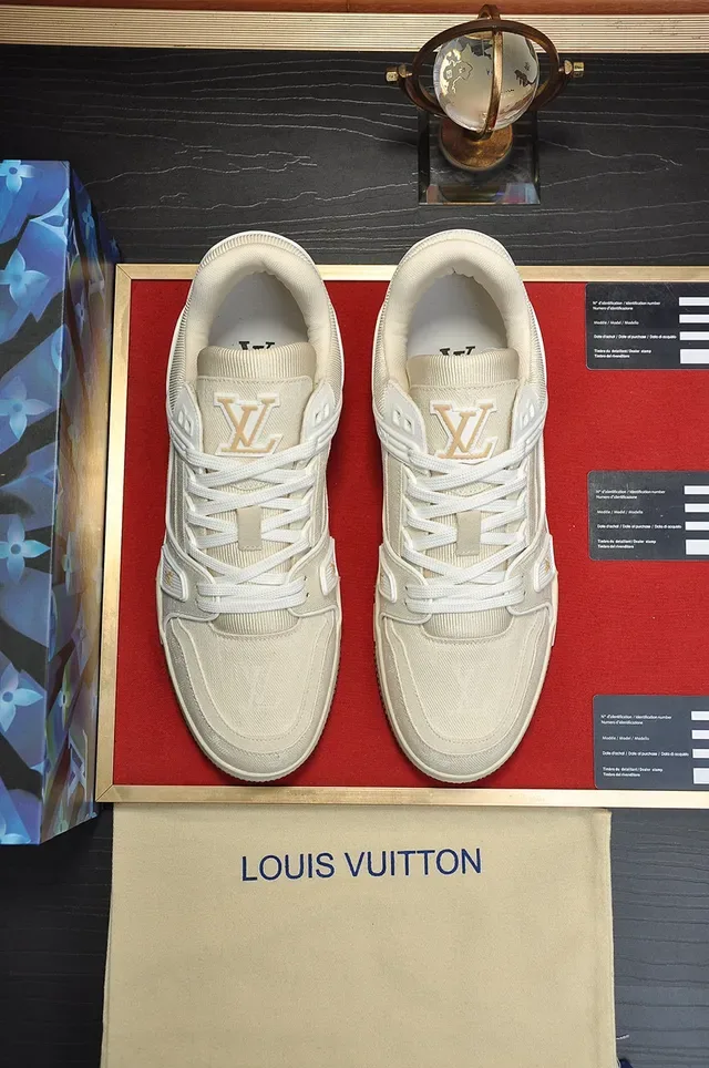 Louis Vuitton LV Trainer Beige Blanc Textile Tige multicouches Semelle intermédiaire Chaussures lifestyle 9