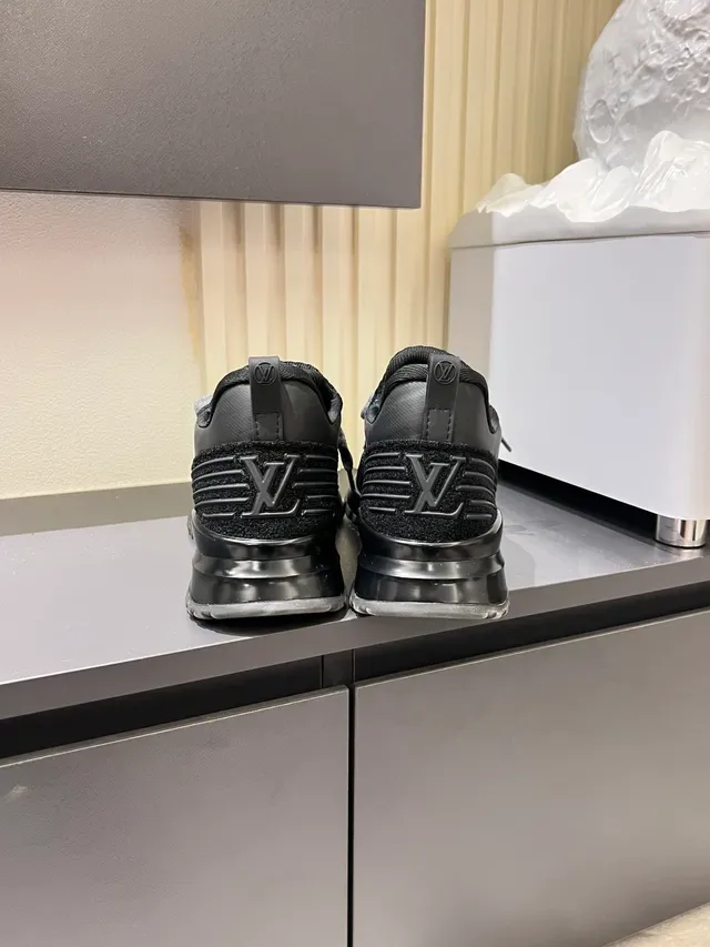 Louis Vuitton LV Trainer Sneakers Lifestyle Noir Gris Haut en Tricot Langue Monogrammée 2