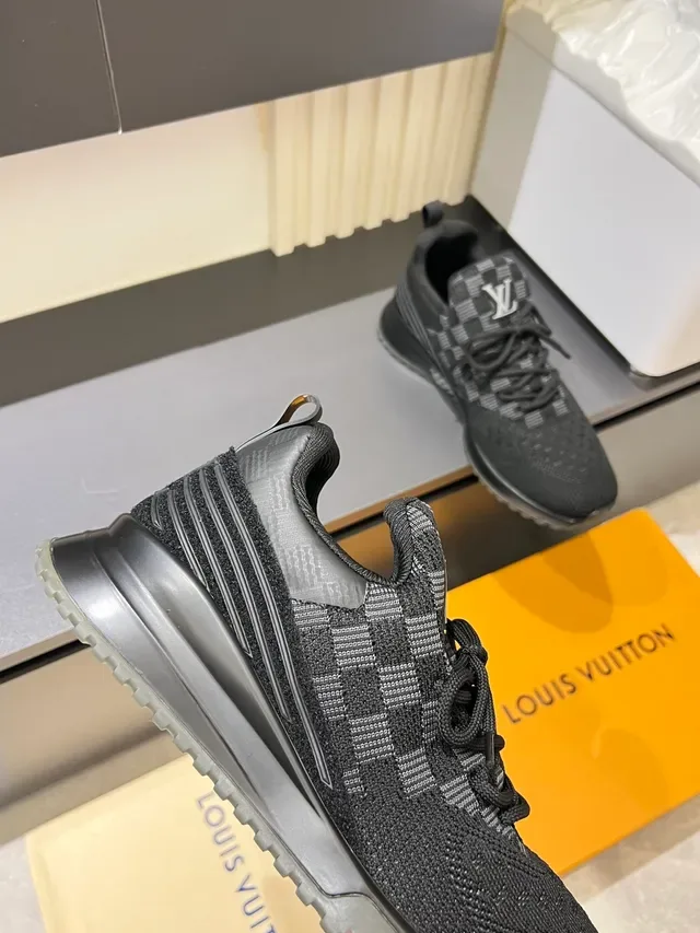 Louis Vuitton LV Trainer Sneakers Lifestyle Noir Gris Haut en Tricot Langue Monogrammée 3