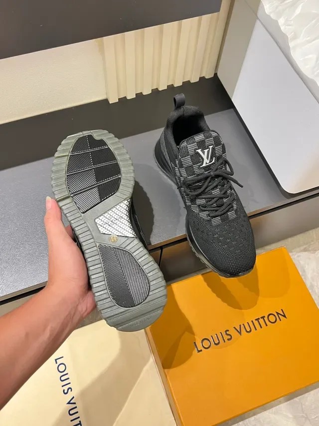 Louis Vuitton LV Trainer Sneakers Lifestyle Noir Gris Haut en Tricot Langue Monogrammée 4