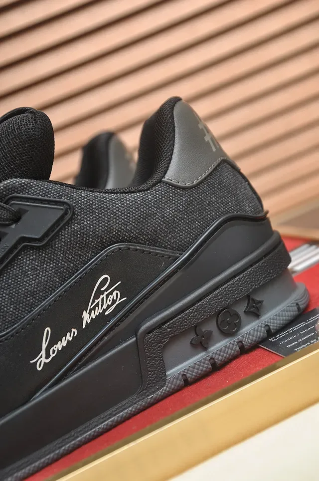 Louis Vuitton LV Trainer 黑色 单色系 结构化 多层中底 生活方式运动鞋 2