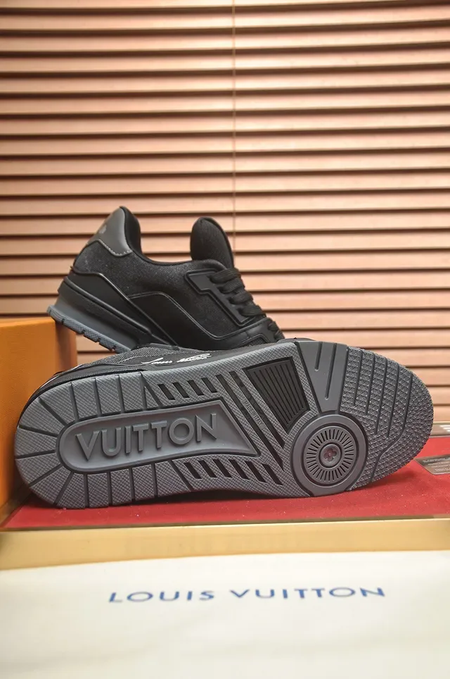 Louis Vuitton LV Trainer 黑色 单色系 结构化 多层中底 生活方式运动鞋 3