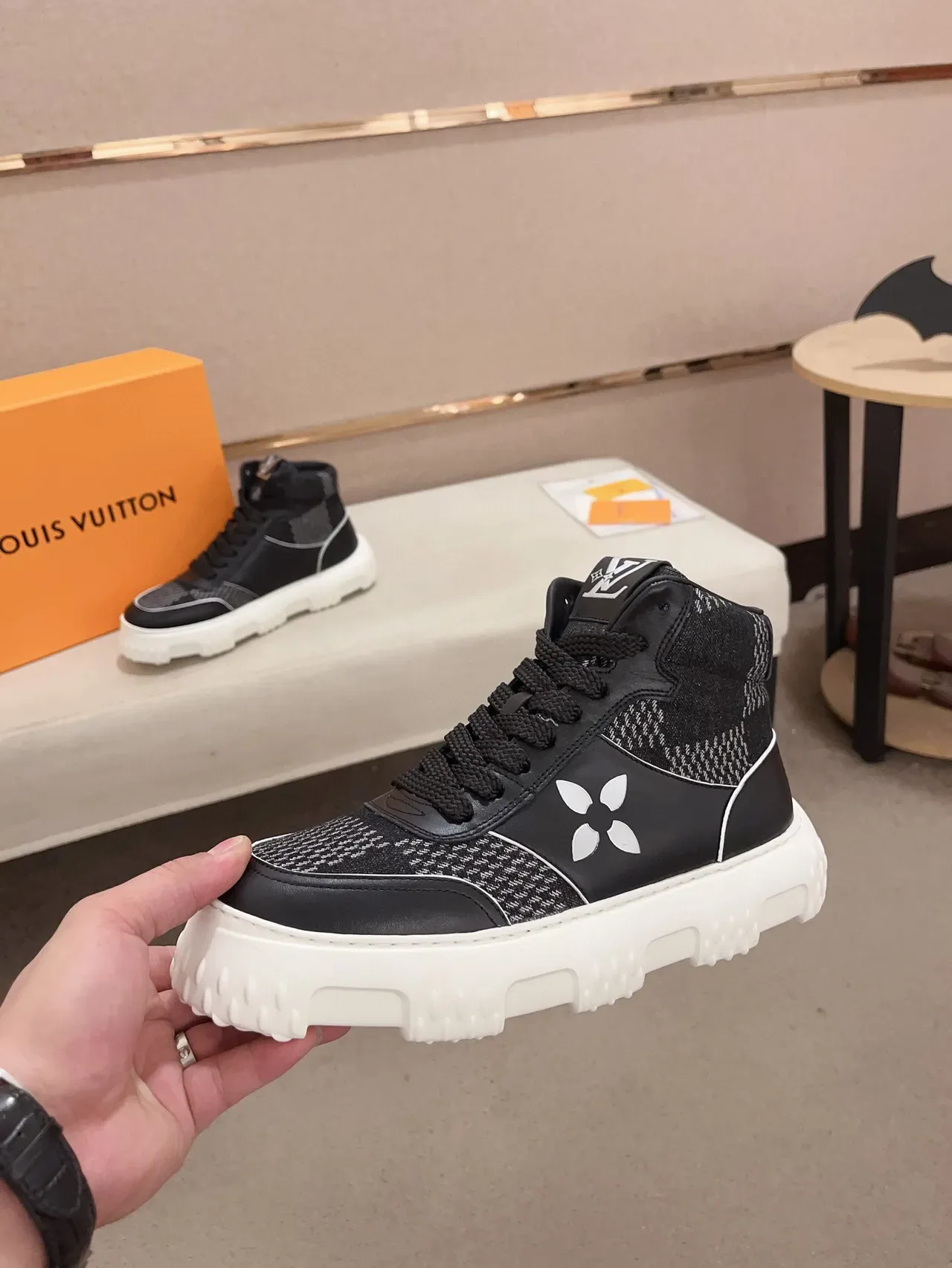 Louis Vuitton LV Trainer Noir Blanc Semelle Épaisse Montantes Lifestyle Sneakers 3