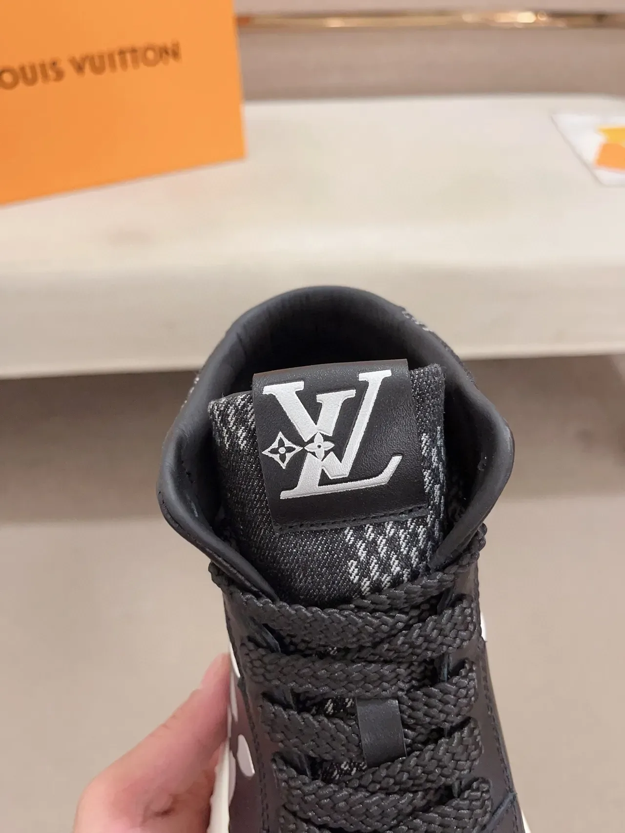 Louis Vuitton LV Trainer Noir Blanc Semelle Épaisse Montantes Lifestyle Sneakers 6
