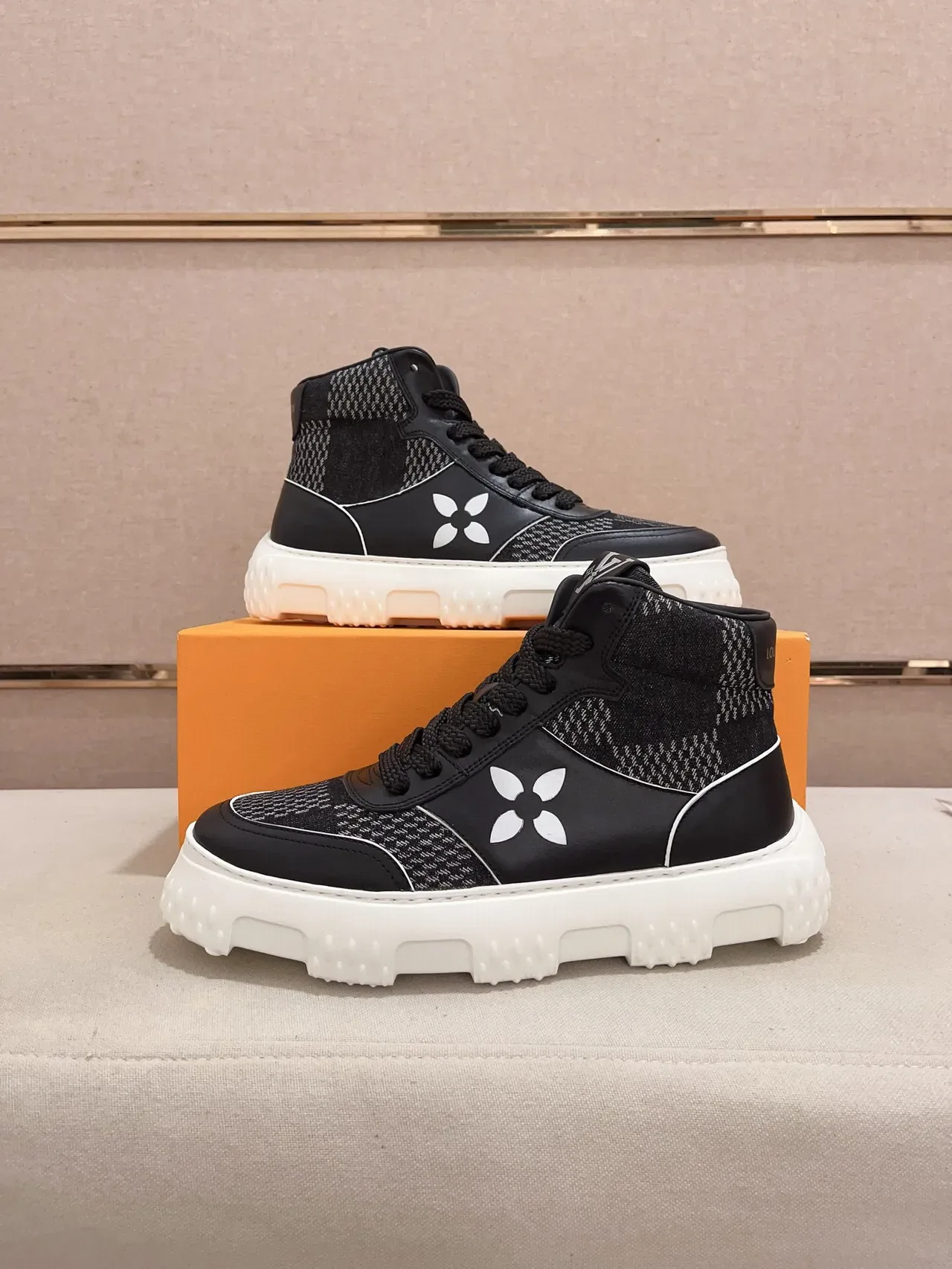 Louis Vuitton LV Trainer Noir Blanc Semelle Épaisse Montantes Lifestyle Sneakers 7