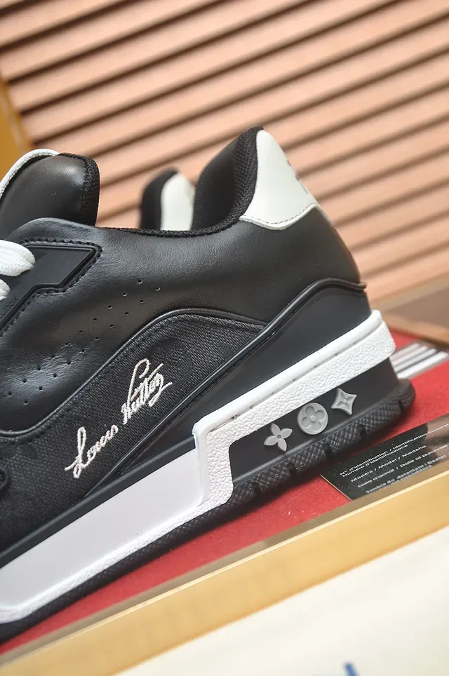 Louis Vuitton LV Trainer Tênis Lifestyle Preto e Branco Low-Top Painéis de Couro 2