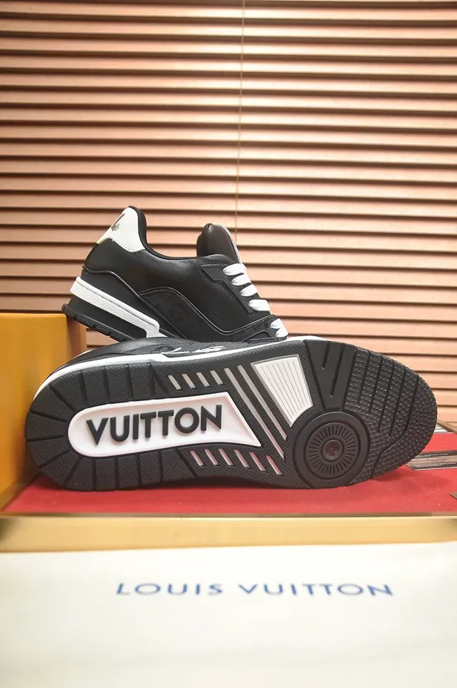 Louis Vuitton LV Trainer Tênis Lifestyle Preto e Branco Low-Top Painéis de Couro 3