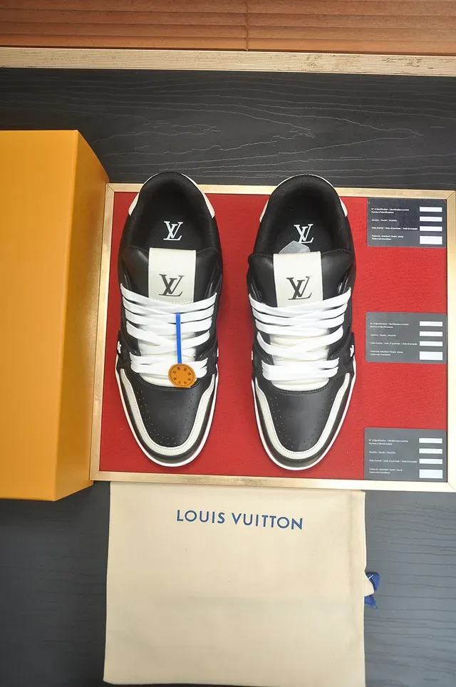 Louis Vuitton LV Trainer Tênis Lifestyle Preto e Branco Low-Top Painéis de Couro 5