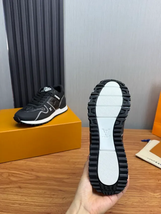 Louis Vuitton LV Trainer Black White Low-Top Mixed-Material Upper Lifestyle Sneakers 10