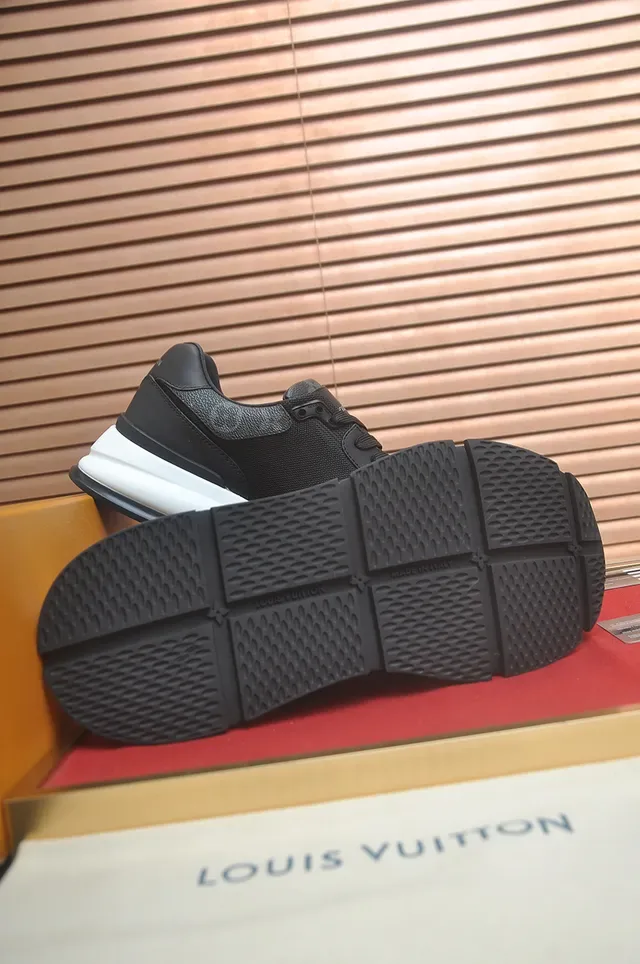 Louis Vuitton LV Trainer Black White Low-Top Mixed-Material Upper Lifestyle Sneakers 4