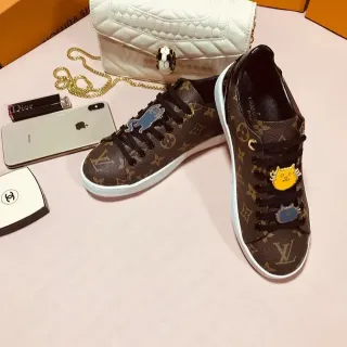 Louis Vuitton LV Trainer Marrón Blanco Monograma Lona Esmalte Gato Encantos Sneakers Lifestyle