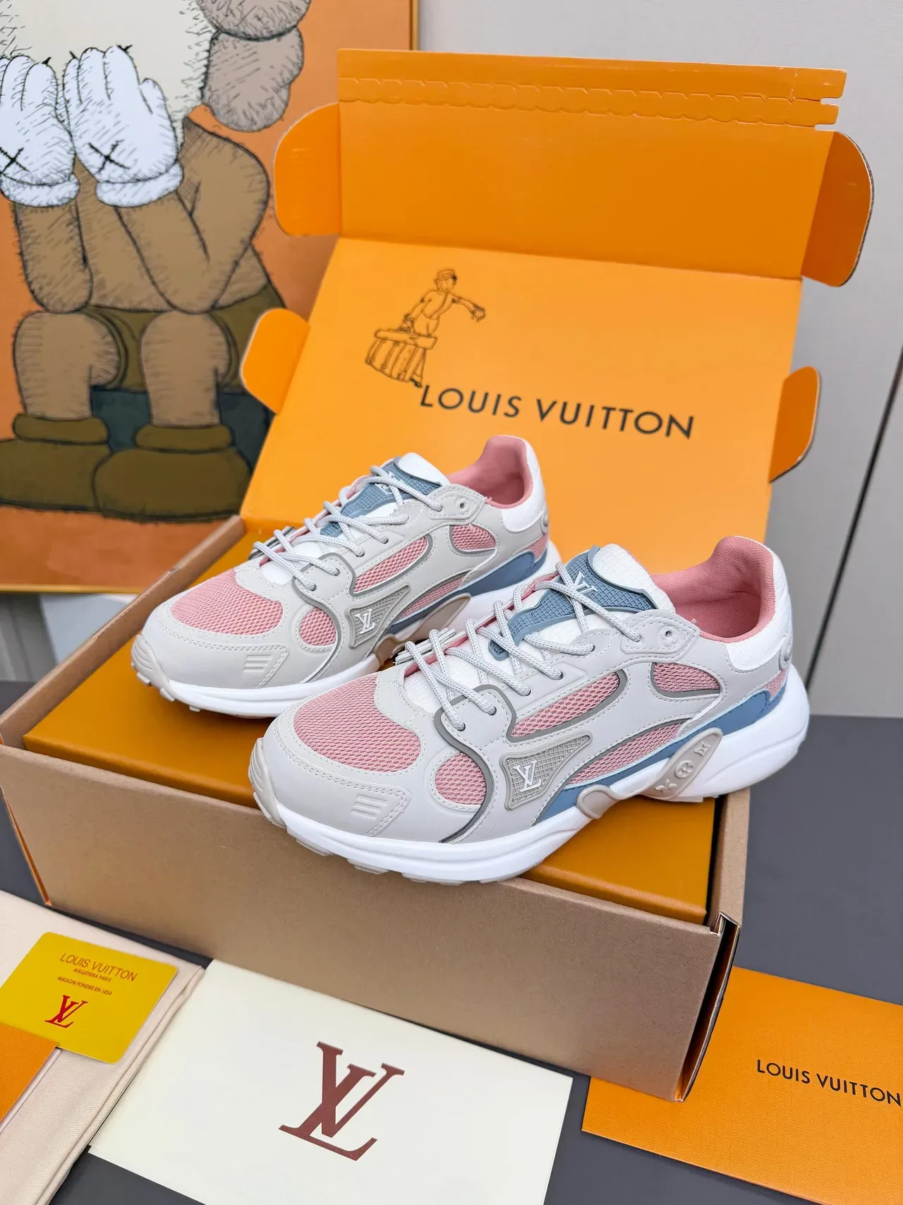 Louis Vuitton LV Trainer حذاء رياضي رمادي وردي متعدد الألواح شبكة وجلد كعب أبيض منحوت كاجوال 2