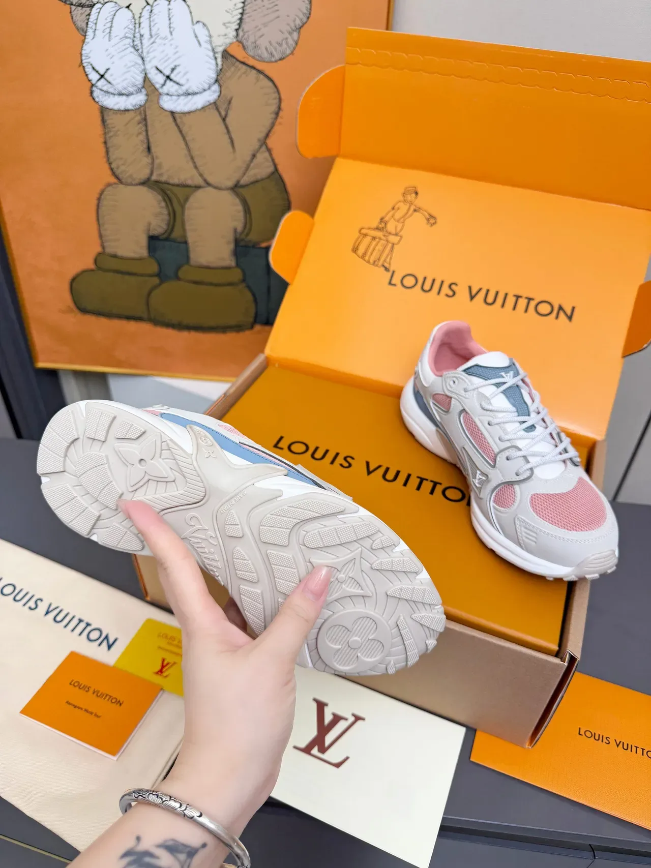 Louis Vuitton LV Trainer حذاء رياضي رمادي وردي متعدد الألواح شبكة وجلد كعب أبيض منحوت كاجوال 4