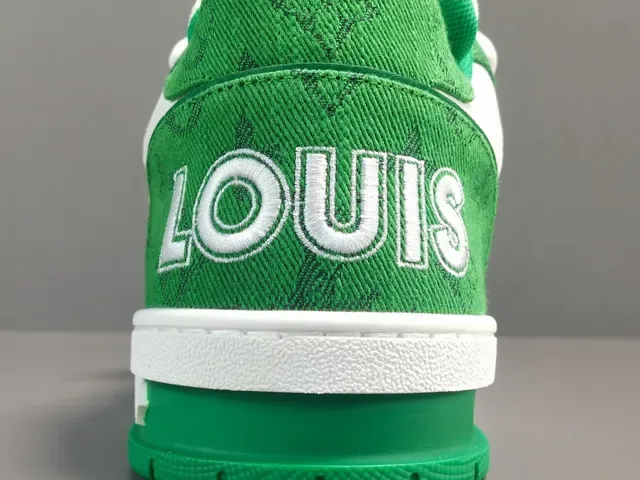 Louis Vuitton LV Trainer Green White Baskets Lifestyle Basses Avec Dessus En Maille Et Tissu Textil En Stratification 2