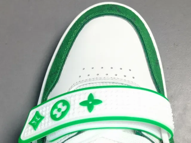 Louis Vuitton LV Trainer Green White Baskets Lifestyle Basses Avec Dessus En Maille Et Tissu Textil En Stratification 4