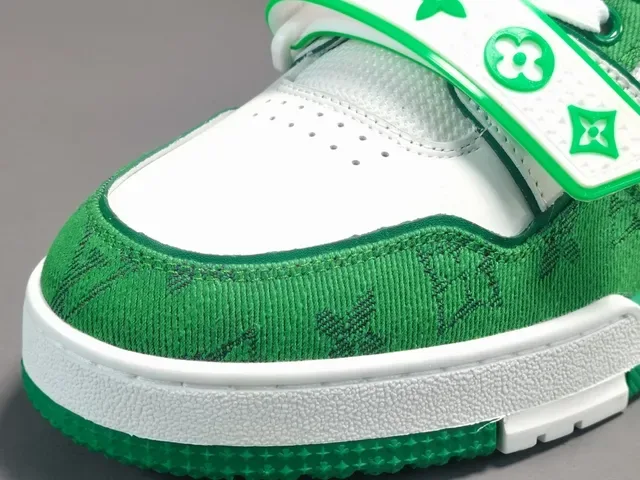 Louis Vuitton LV Trainer Green White Baskets Lifestyle Basses Avec Dessus En Maille Et Tissu Textil En Stratification 7