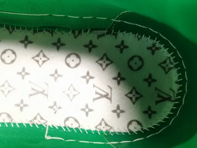 Louis Vuitton LV Trainer Green White Baskets Lifestyle Basses Avec Dessus En Maille Et Tissu Textil En Stratification 10