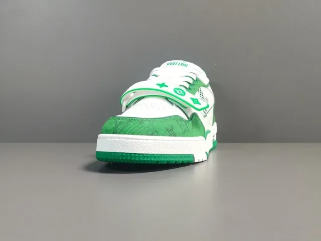 Louis Vuitton LV Trainer Green White Baskets Lifestyle Basses Avec Dessus En Maille Et Tissu Textil En Stratification 14