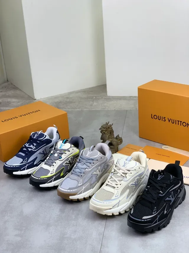 লুইস ভিতন LV Trainer নেভি হোয়াইট চাঙ্কি স্কাল্পটেড মিডসোল মেশ এবং সুয়েড ওভারলে লাইফস্টাইল স্নিকার 2