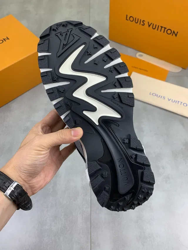 লুইস ভিতন LV Trainer নেভি হোয়াইট চাঙ্কি স্কাল্পটেড মিডসোল মেশ এবং সুয়েড ওভারলে লাইফস্টাইল স্নিকার 4