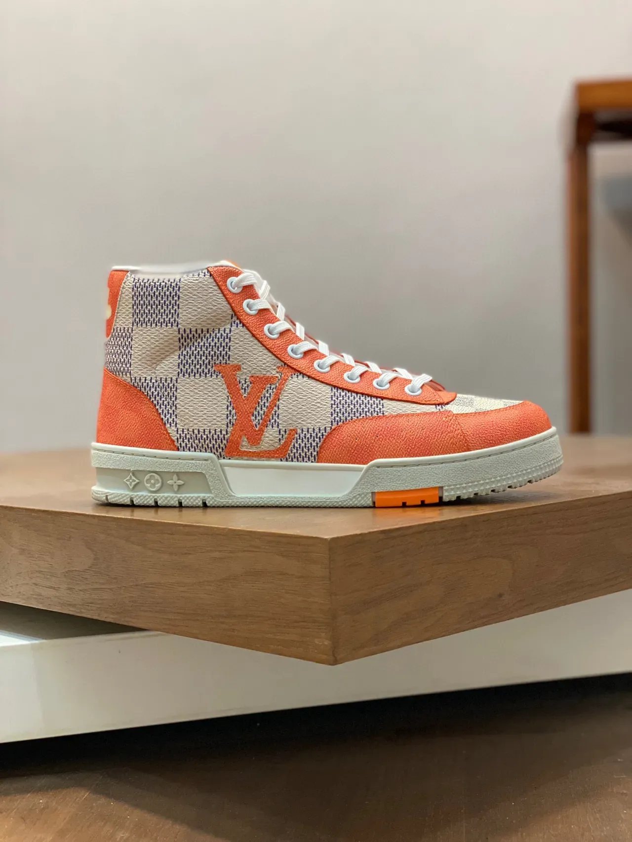 লুইস ভিত্তন LV Trainer অরেঞ্জ বেইজ লো-টপ মিক্সড-ম্যাটেরিয়াল লাইফস্টাইল স্নিকার্স 9