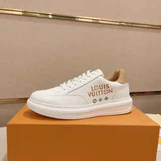 Louis Vuitton LV Trainer Zapatillas lifestyle de cuero blanco beige con panel de logo dorado