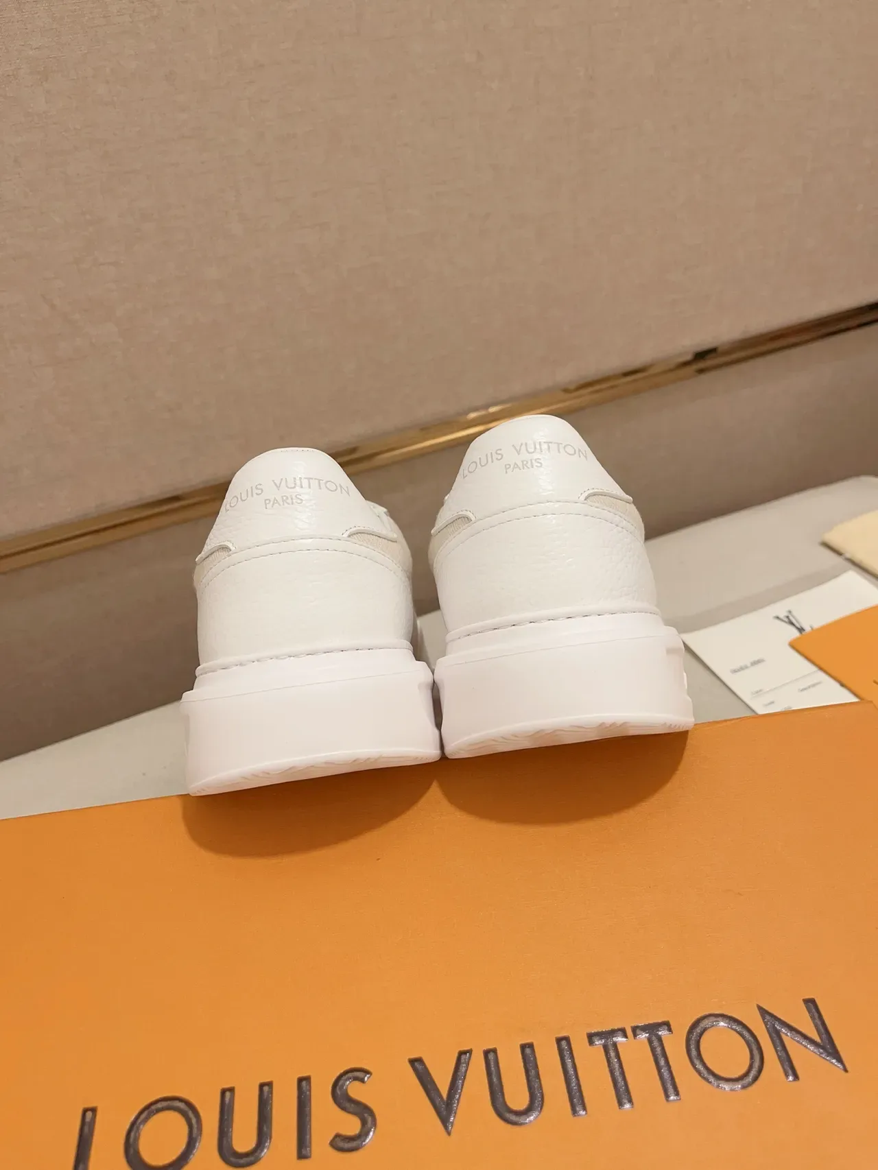 Louis Vuitton LV Trainer Blanc Beige Low Top Semelle Plateforme Lifestyle Sneakers 3