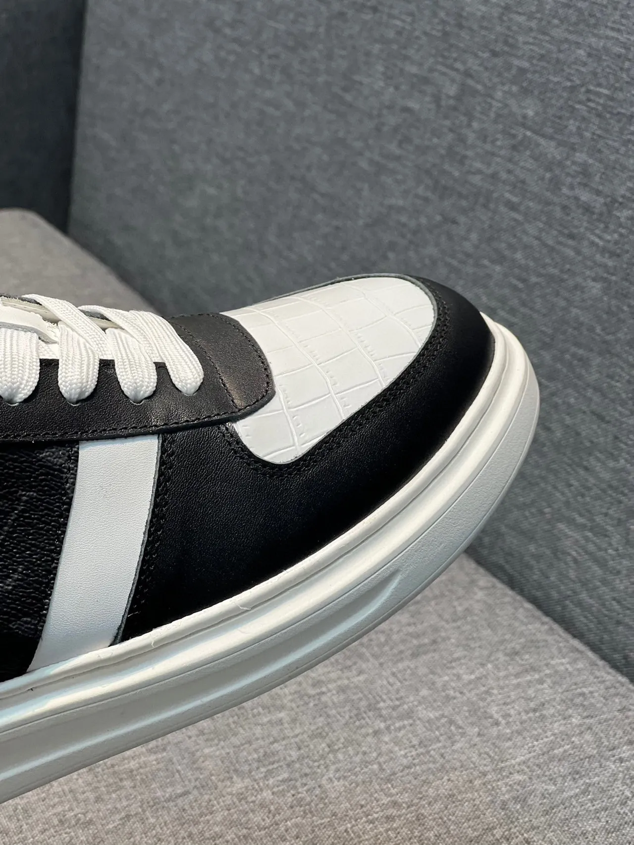 Louis Vuitton LV Trainer White Black Low-Top Leather-Paneled Lifestyle Sneakers 3