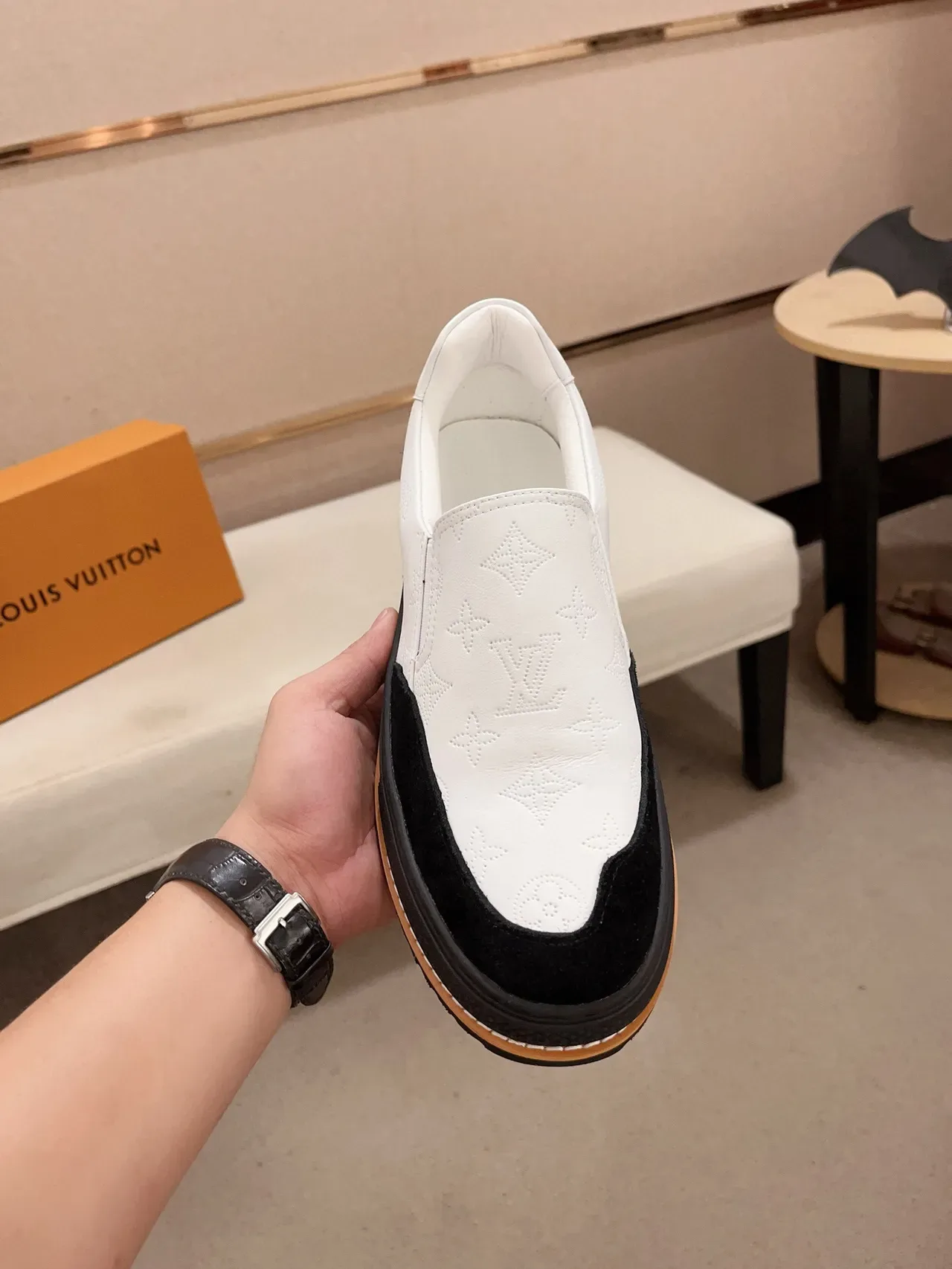 Louis Vuitton LV Trainer Sneakers Lifestyle Blanc et Noir Slip-On Cuir Monogram 2