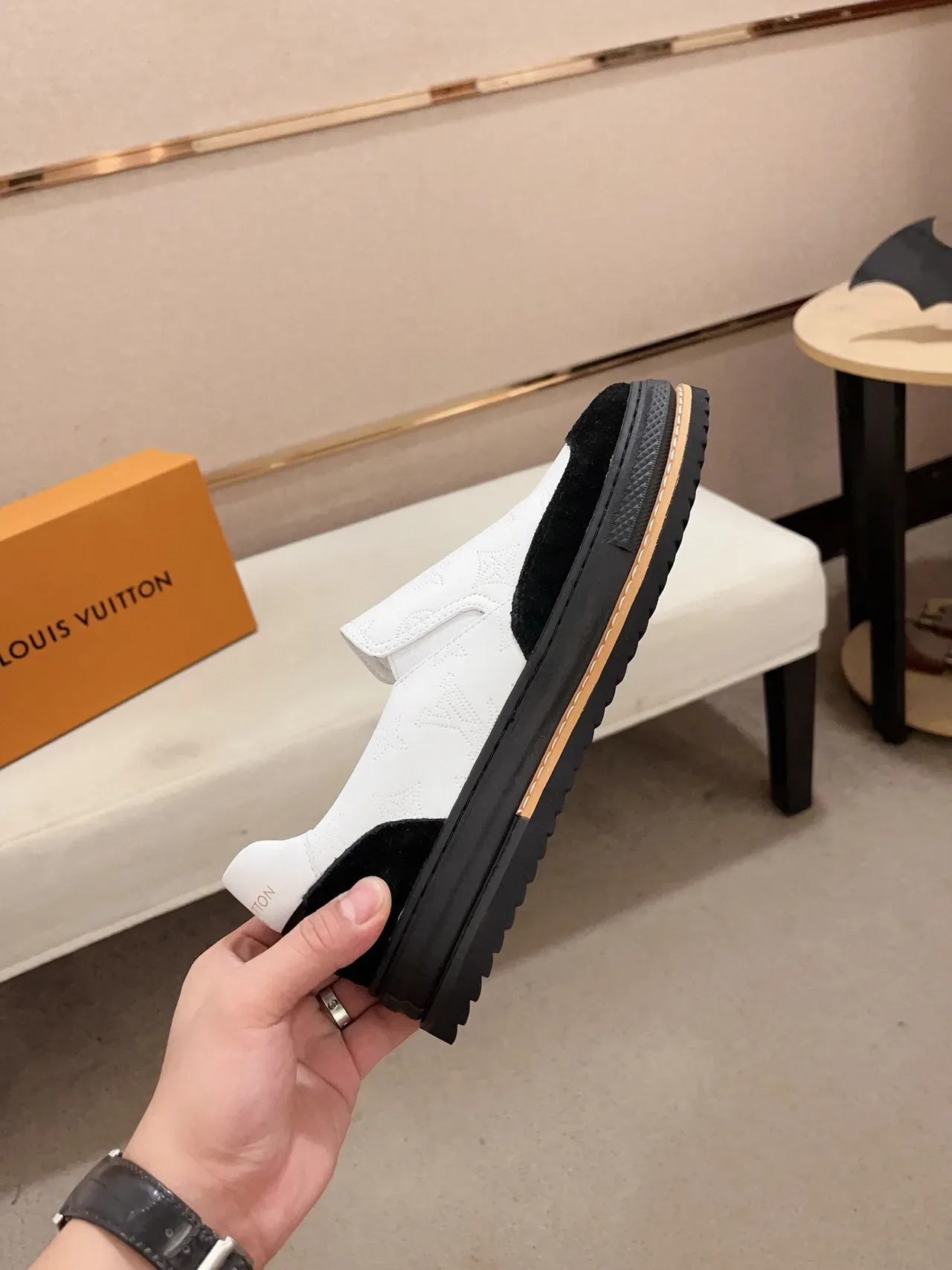 Louis Vuitton LV Trainer Sneakers Lifestyle Blanc et Noir Slip-On Cuir Monogram 5