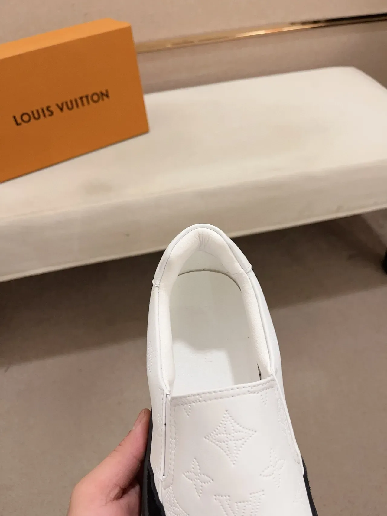 Louis Vuitton LV Trainer Sneakers Lifestyle Blanc et Noir Slip-On Cuir Monogram 6