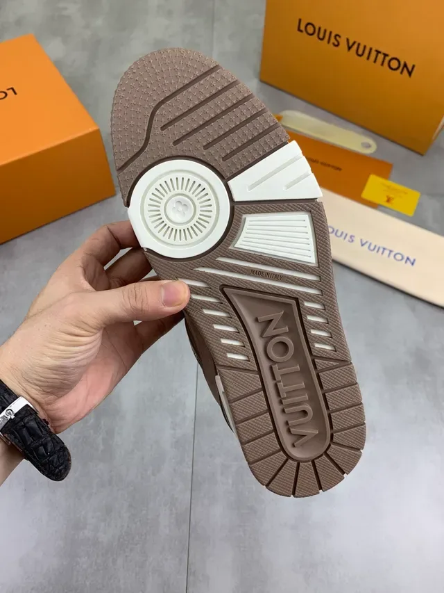 লুই ভিতোন LV Trainer সাদা বাদামি লেয়ার্ড সুয়েড এবং চামড়ার আপার ওয়াইড স্কাল্প্টেড মিডসোল লাইফস্টাইল স্নিকার 3