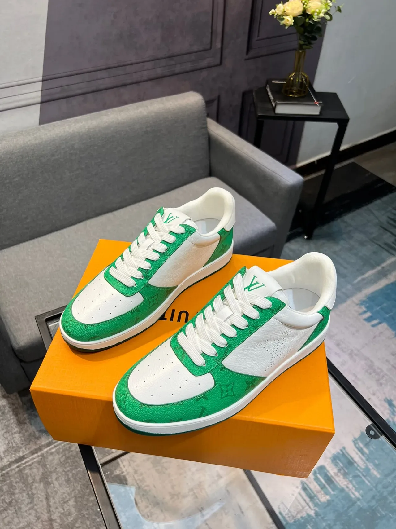 Louis Vuitton LV Trainer Blanc Vert Perforé Panneau Monogram Cuir Lifestyle Sneakers 3