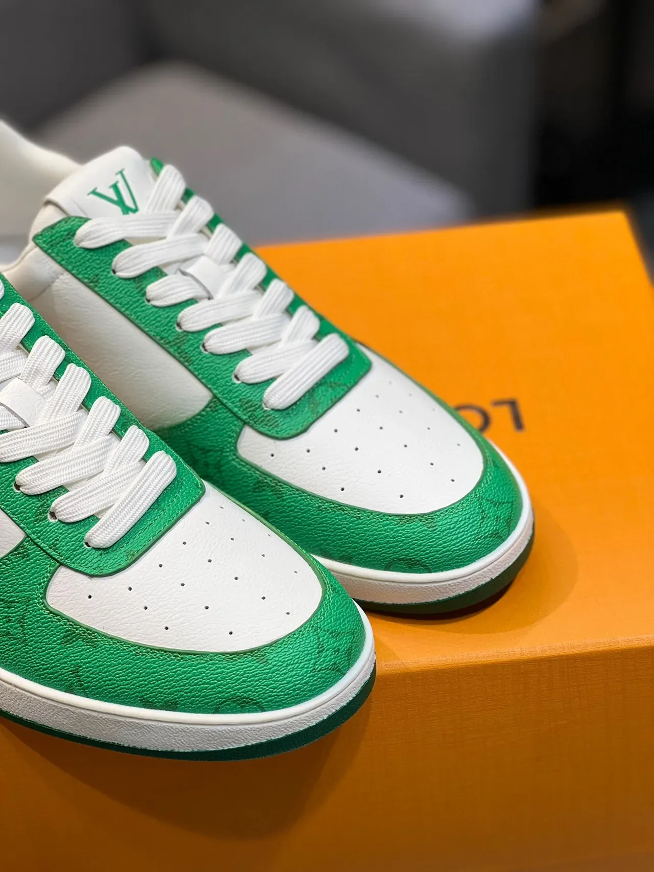 Louis Vuitton LV Trainer Blanc Vert Perforé Panneau Monogram Cuir Lifestyle Sneakers 9