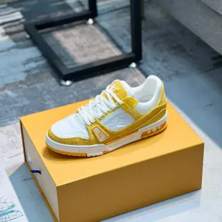 Louis Vuitton LV Trainer Zapatillas Lifestyle Amarillo Blanco Cuero con Monograma-Embossed Detalle de Correa de Color Contraste