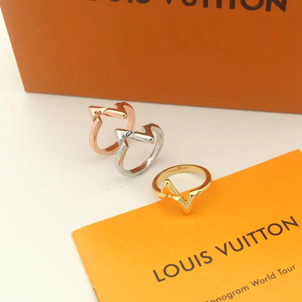 Louis Vuitton LV Volt Upside Down 18K Gold Ring 9