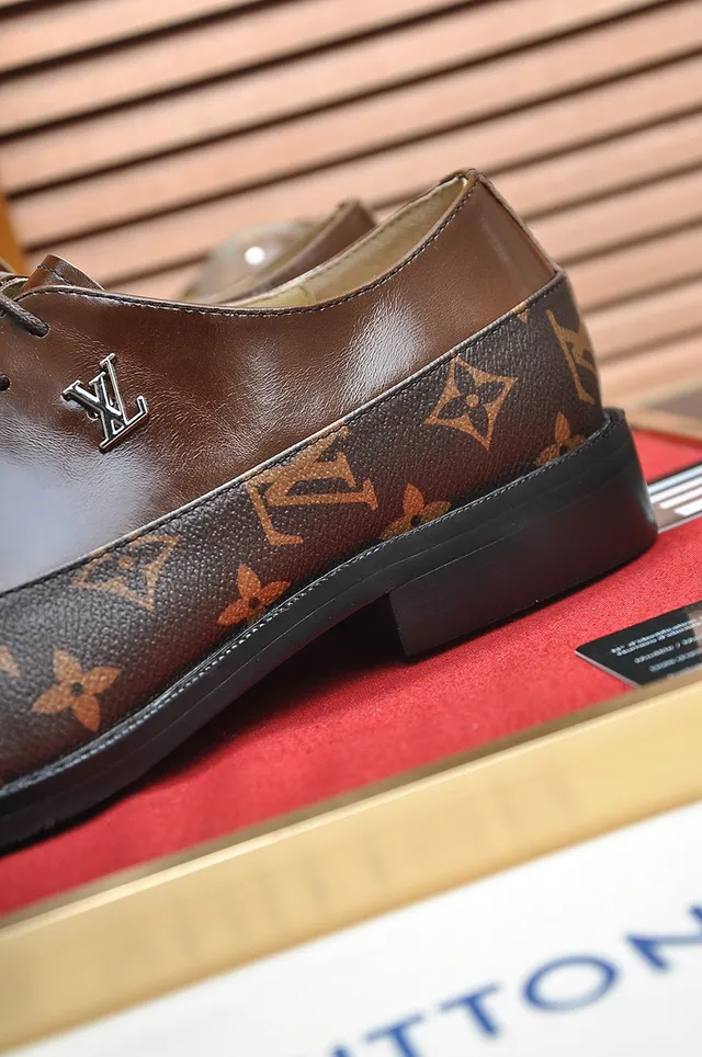 Louis Vuitton Monogramme Toile Chaussures Oxford à Embout 2