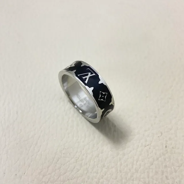 Louis Vuitton Monogram Anneau en émail blanc et noir à large bande 5