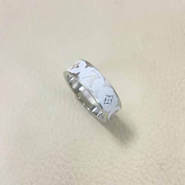 Louis Vuitton Monogram Anneau en émail blanc et noir à large bande 7