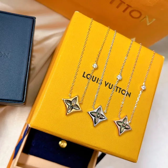 Louis Vuitton Monogram Flower Gold Beige Chain Star-Shaped Floral Pendant Necklace 3