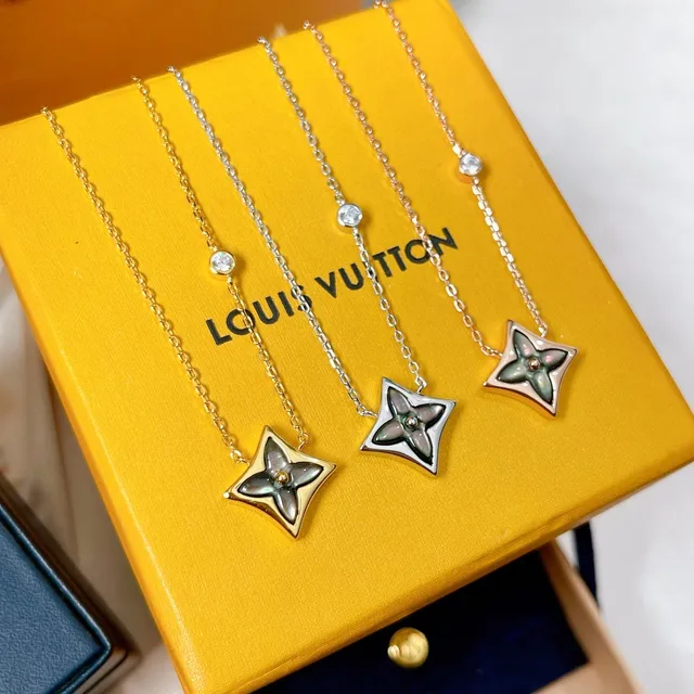 Louis Vuitton Monogram Flower Gold Beige Chain Star-Shaped Floral Pendant Necklace 4