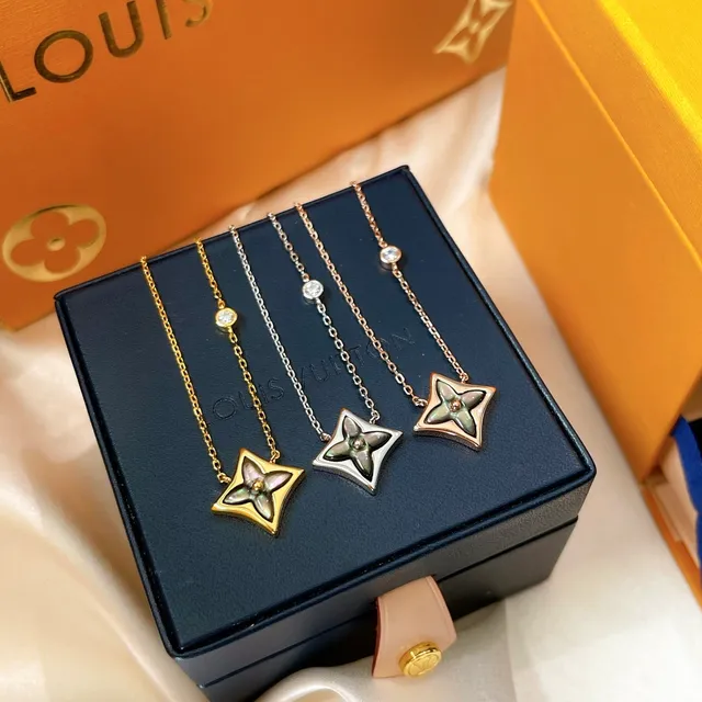 Louis Vuitton Monogram Flower Gold Beige Chain Star-Shaped Floral Pendant Necklace 5