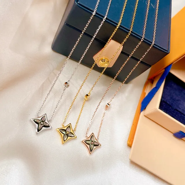 Louis Vuitton Monogram Flower Gold Beige Chain Star-Shaped Floral Pendant Necklace 6