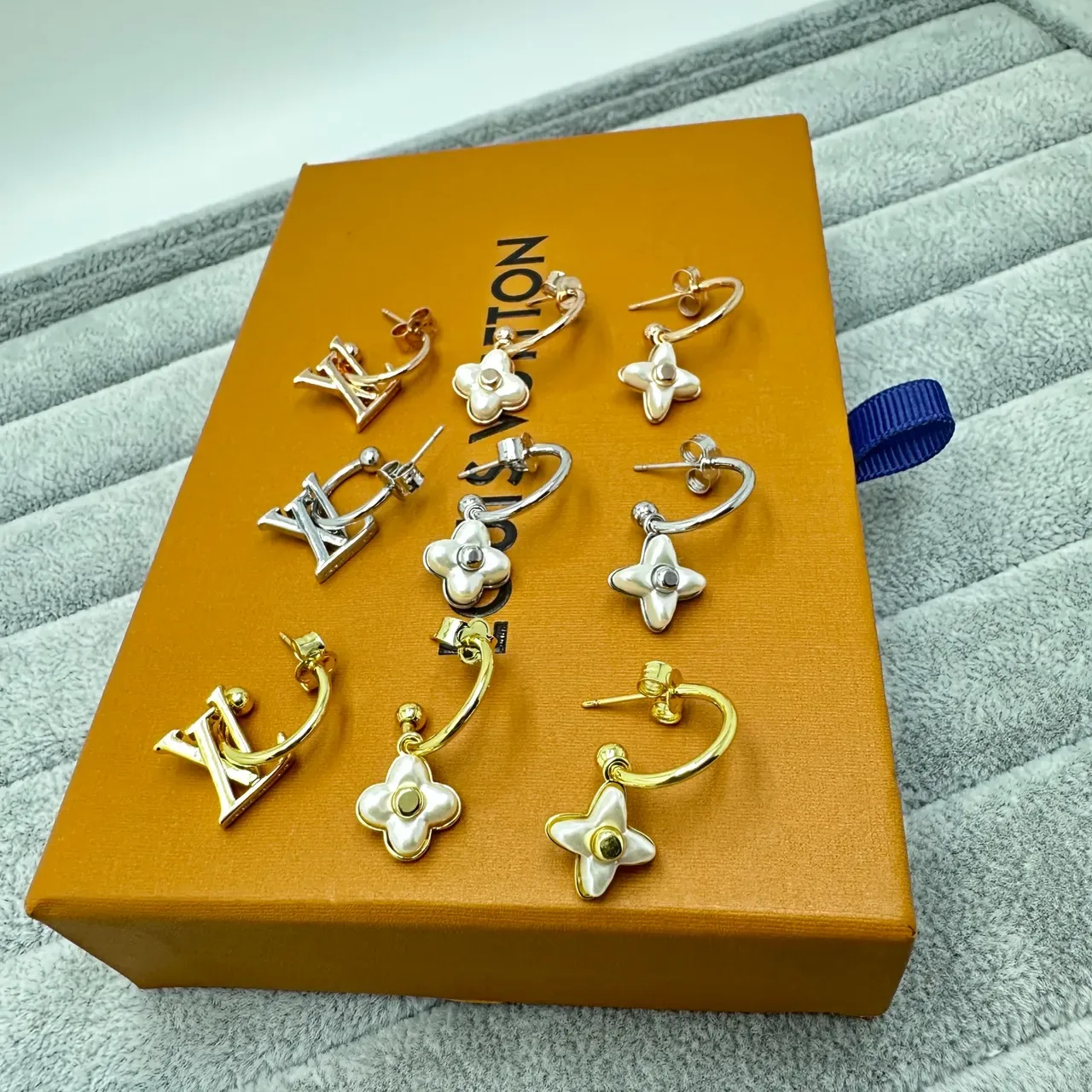 Louis Vuitton Monogram Flower Gold White Hoop Pendant Earrings 5